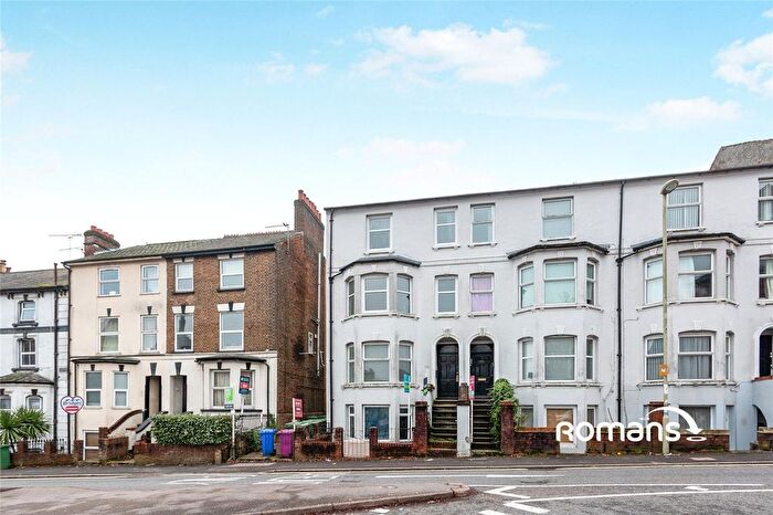 1 Bedroom Flat To Rent In Queens Road, Aldershot, Hampshire, GU11