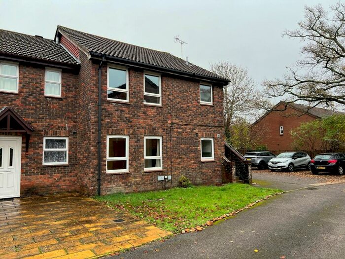 1 Bedroom Flat To Rent In Marram Close, Lymington, Hampshire., SO41