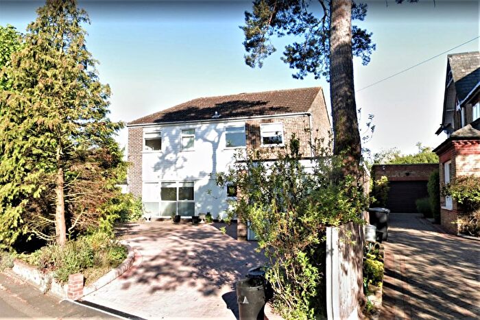 3 Bedroom Detached House To Rent In Glengall Road, Woodford Green, IG8