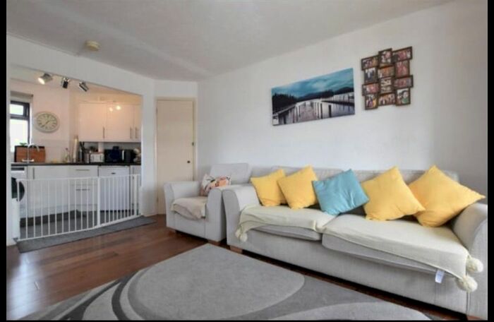 2 Bedroom Flat To Rent In Arisdale Avenue, South Ockendon, Essex, RM15