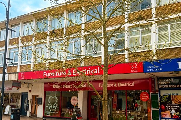 2 Bedroom Apartment To Rent In The Broadway, Crawley, West Sussex, RH10