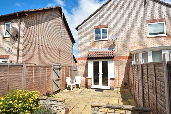 2 Bedroom End Of Terrace House For Sale In Senwick Drive, Wellingborough, NN8