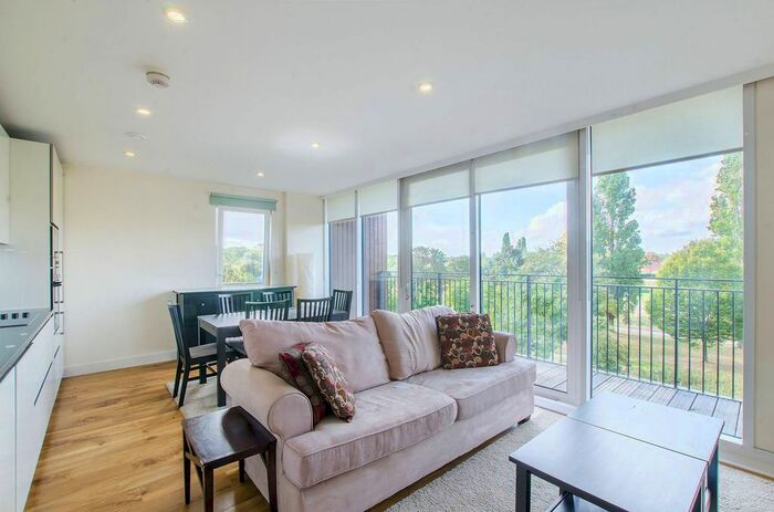 2 Bedroom Flat To Rent In Meadowside, Kidbrooke, London, SE9