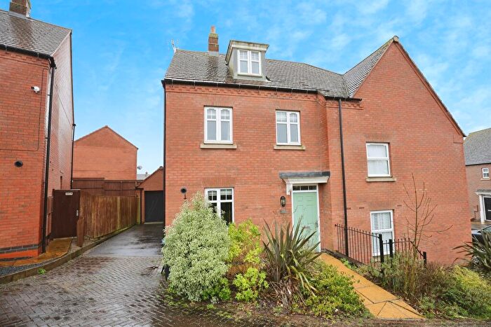 3 Bedroom Semi-Detached House For Sale In Betony Road, Rugby, CV23