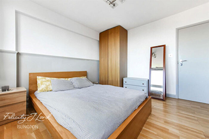 2 Bedroom Flat For Sale In New North Road, London, N1