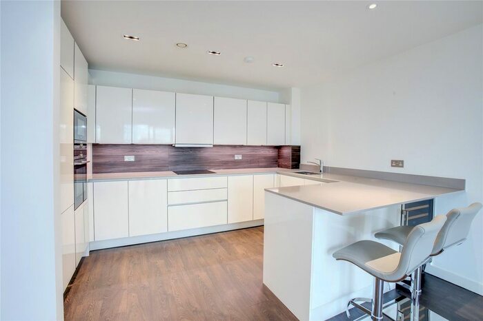3 Bedroom Flat To Rent In Skyline, Devan Grove, London, N4