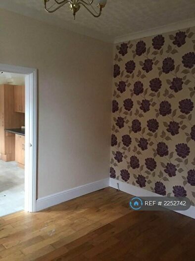 3 Bedroom Semi-Detached House To Rent In Roberts Street, Grimsby, DN32
