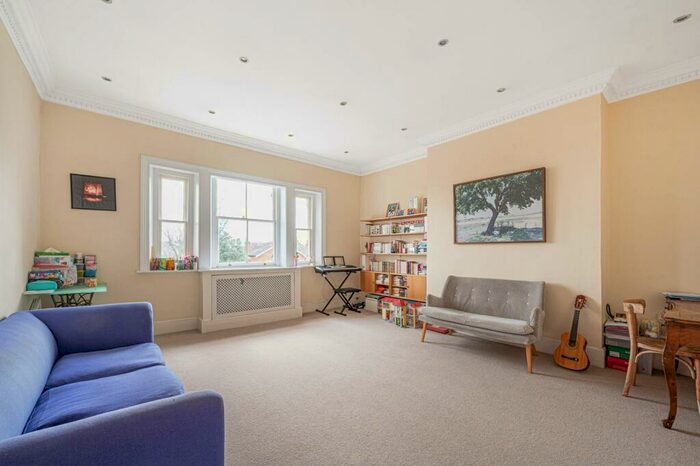 4 Bedroom Flat To Rent In Lyndhurst Road, Hampstead, London, NW3