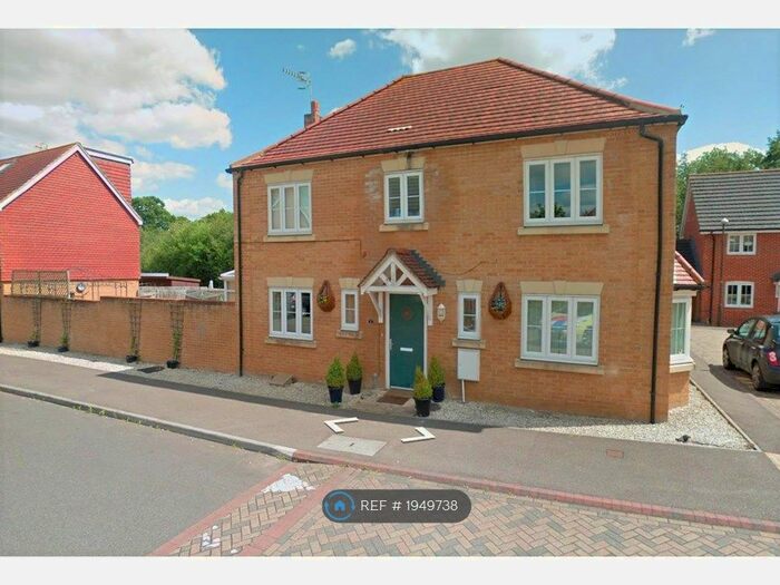 4 Bedroom Detached House To Rent In Lucas Close, Maidenbower, Crawley, RH10