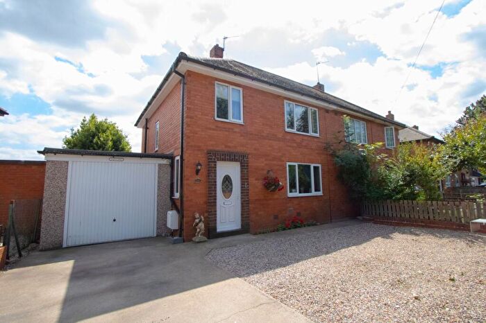 3 Bedroom Semi-Detached House For Sale In Barnby Dun Road, Doncaster, DN2