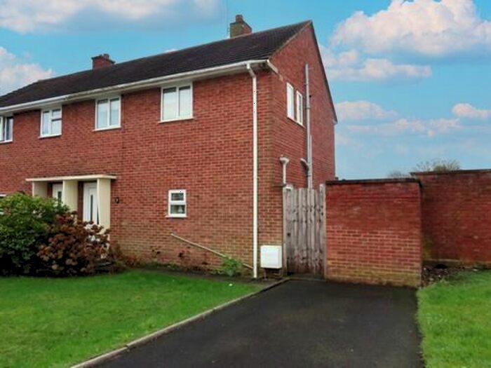 3 Bedroom Semi-Detached House To Rent In Shepherd Drive, Willenhall, WV12