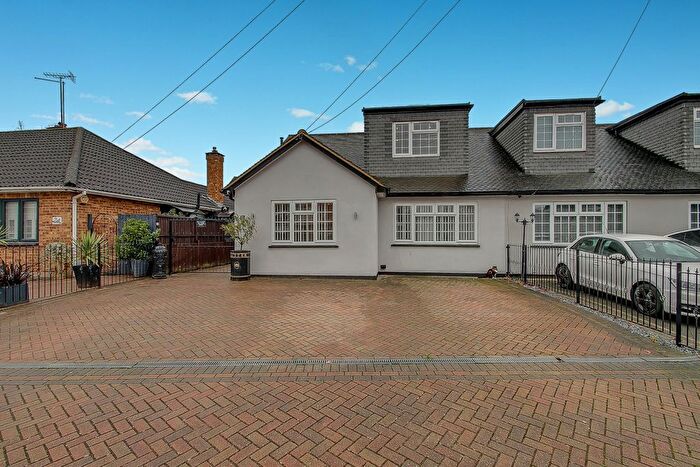 4 Bedroom Semi Detached Bungalow For Sale In Willow Avenue, New Denham, Uxbridge, UB9