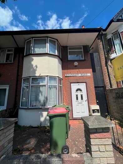 4 Bedroom Semi-Detached House To Rent In Boundary Road, Plaistow, E13