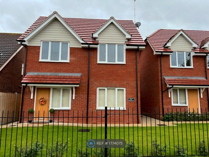 2 Bedroom Flat To Rent In Lavender Grove, Westcliff-On-Sea, SS0