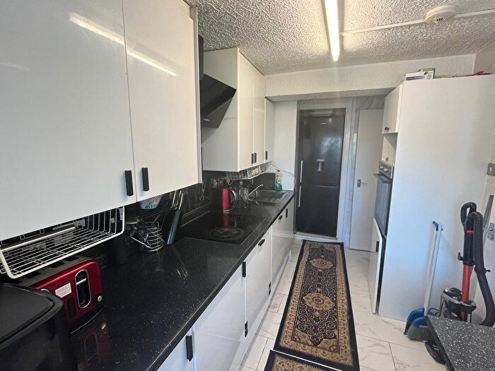2 Bedroom Flat For Sale In Dunlin House, Gurnell Grove, West Ealing, London, W13