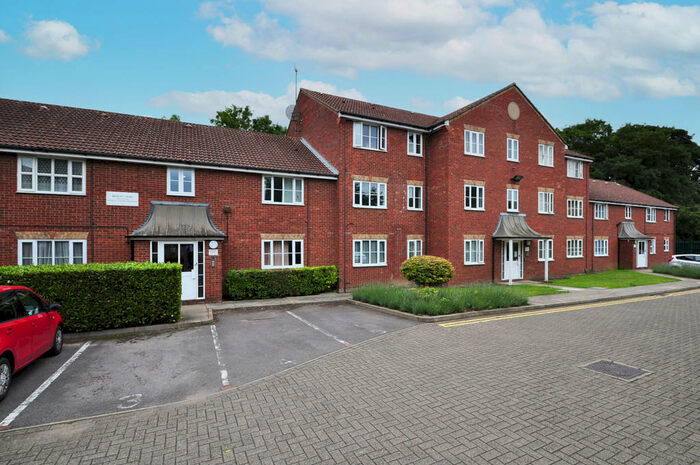 1 Bedroom Apartment To Rent In Regent Court, Welwyn Garden City, AL7