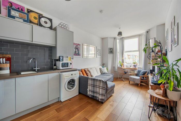 1 Bedroom Flat To Rent In Carisbrooke Road, Walthamstow, E17