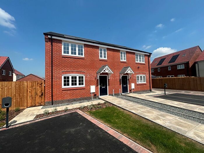 4 Bedroom Semi-detached House For Sale In Melodeon Mews, Nuneaton, CV11