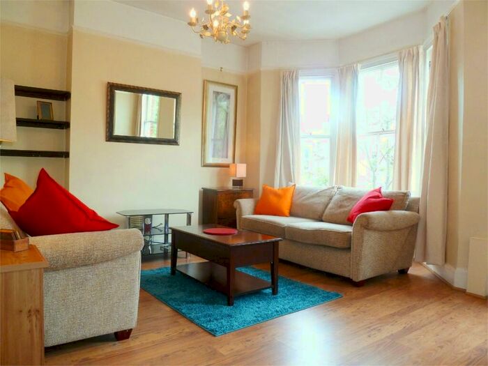 2 Bedroom Flat To Rent In Stormont Road, Clapham Junction, SW11