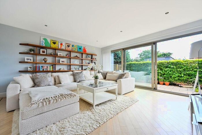 2 Bedroom Maisonette To Rent In Hitherbury Close, Guildford, GU2