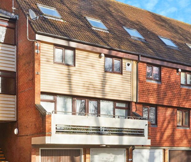 1 Bedroom Flat For Sale In Kingsway Gardens, Andover, SP10