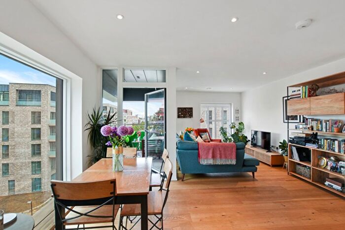 2 Bedroom Flat To Rent In Chichester Lodge, Peartree Way, Greenwich, London, SE10
