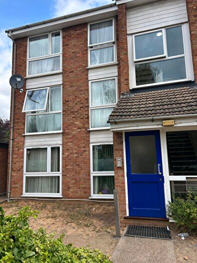2 Bedroom Flat To Rent In Dellow Close, IG2