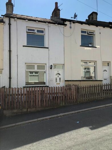 2 Bedroom Town House To Rent In Caister Street, Keighley, BD21