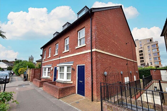 2 Bedroom Flat For Sale In Brewery Mews, Watford, WD17