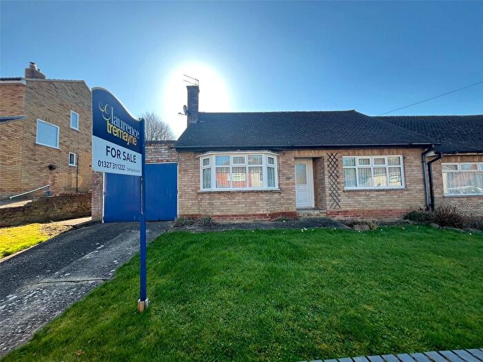 2 Bedroom Bungalow For Sale In Orchard Street, Daventry, Northamptonshire, NN11