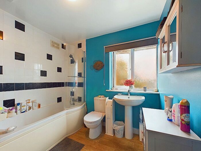 2 Bedroom Semi-Detached House For Sale In Arsenal Road, London, Greater London, SE9