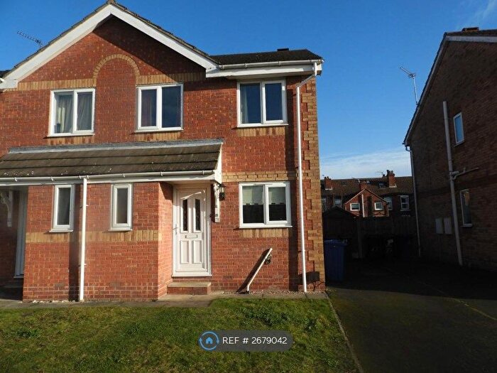 3 Bedroom Semi-Detached House To Rent In Bishopgarth Close, Doncaster, DN5
