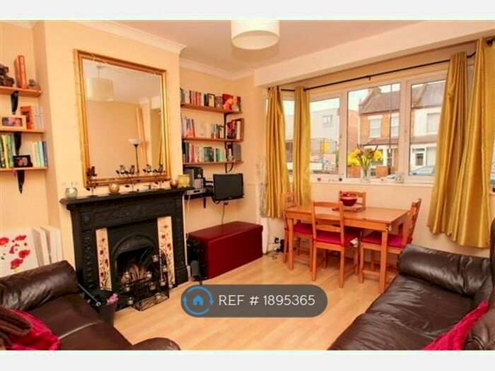 2 Bedroom Flat To Rent In Bensham Grove, Thornton Heath, CR7