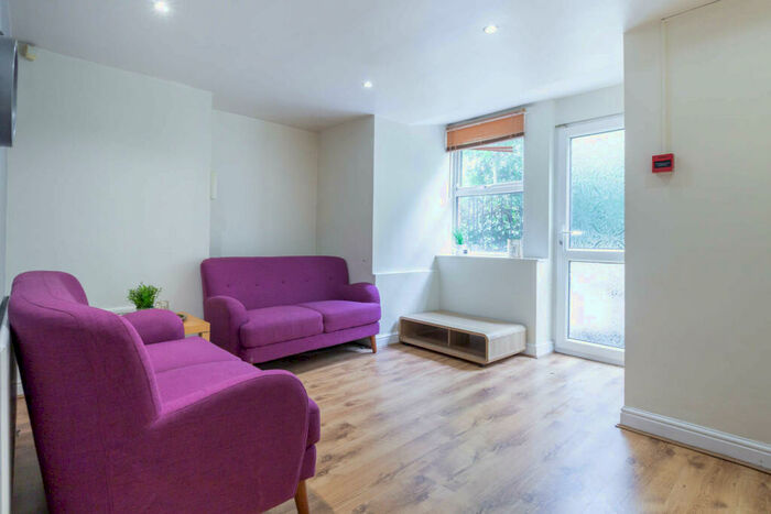 2 Bedroom Flat To Rent In Winstanley Terrace, Leeds, LS6