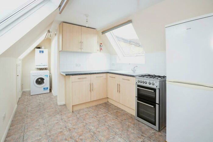 1 Bedroom Apartment To Rent In West Street, Leytonstone, E11