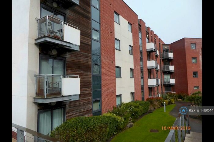 2 Bedroom Flat To Rent In Wilmslow Road, Manchester, M20