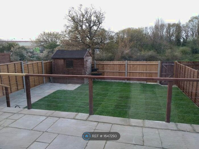 1 Bedroom Flat To Rent In Hillside Avenue, Borehamwood, WD6