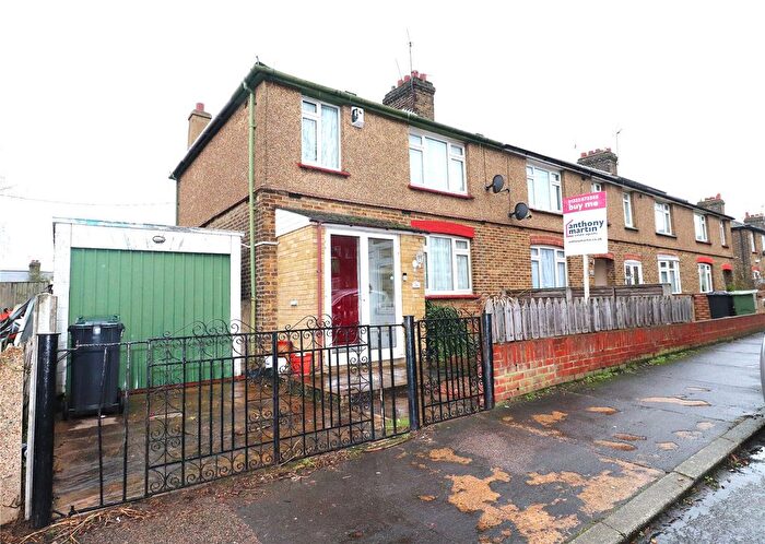 3 Bedroom End Terrace House For Sale In Gunn Road, Swanscombe, Kent, DA10