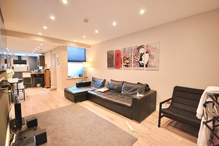 6 Bedroom Terraced House To Rent In Monica Grove, Manchester, M19