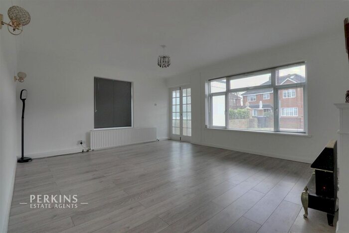 4 Bedroom Detached Bungalow To Rent In Hardings Row, Iver, SL0