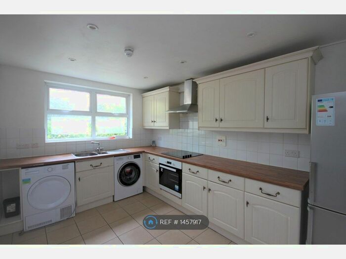 5 Bedroom Semi-Detached House To Rent In Berystede, Kingston Upon Thames, KT2