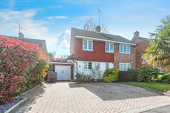 4 Bedroom Detached House For Sale In Poynings Crescent, Basingstoke, RG21
