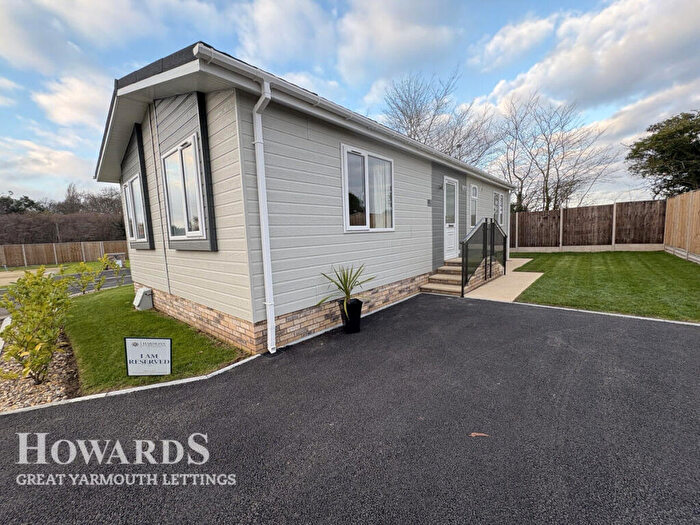 2 Bedroom Park Home To Rent In Belton Country Park, Great Yarmouth, NR31