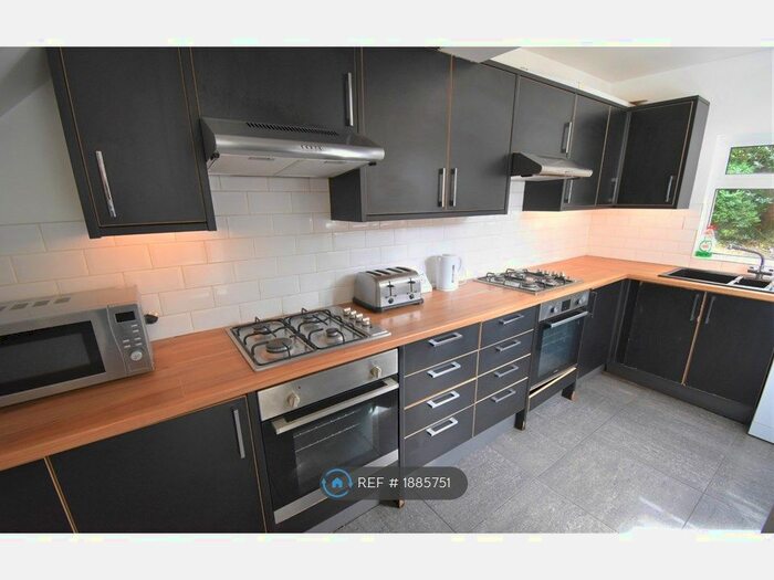 7 Bedroom Semi-Detached House To Rent In Wokingham Road, Reading, RG6