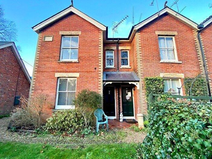 1 Bedroom Flat To Rent In South Front, Romsey, Hampshire, SO51