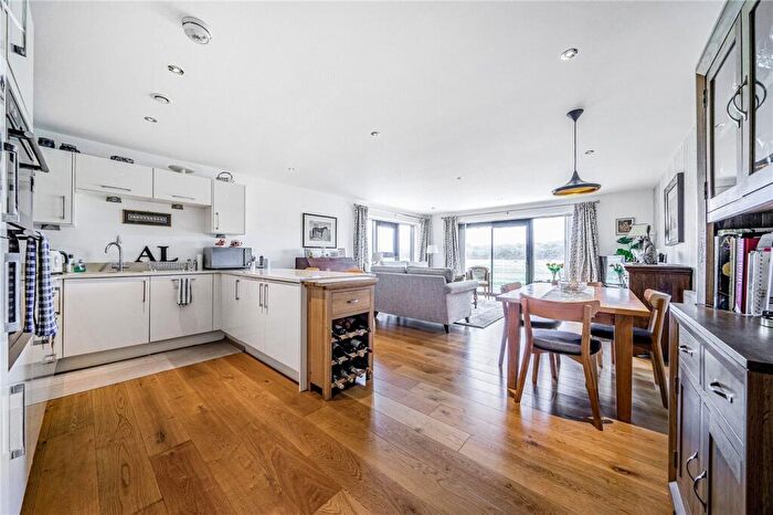 3 Bedroom Apartment For Sale In Kingman Way, Newbury, Berkshire, RG14