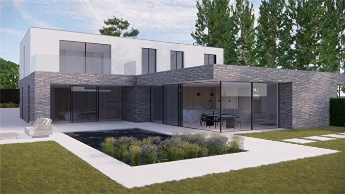 Bungalow For Sale In Danesbury Park Road, Welwyn, Hertfordshire, AL6