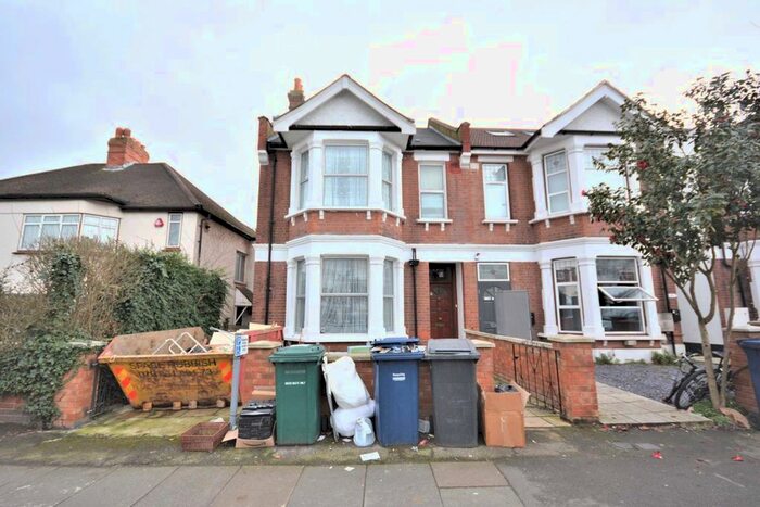 5 Bedroom Semi-Detached House To Rent In Park Road, London, NW4