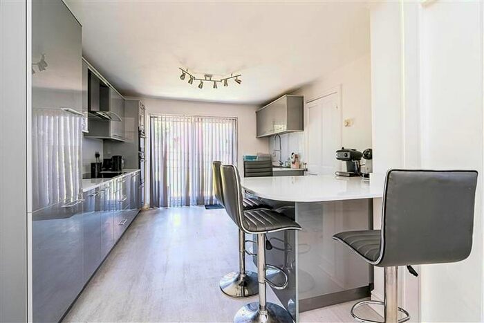 3 Bedroom Semi Detached House To Rent In The Parade, Dudley, DY1