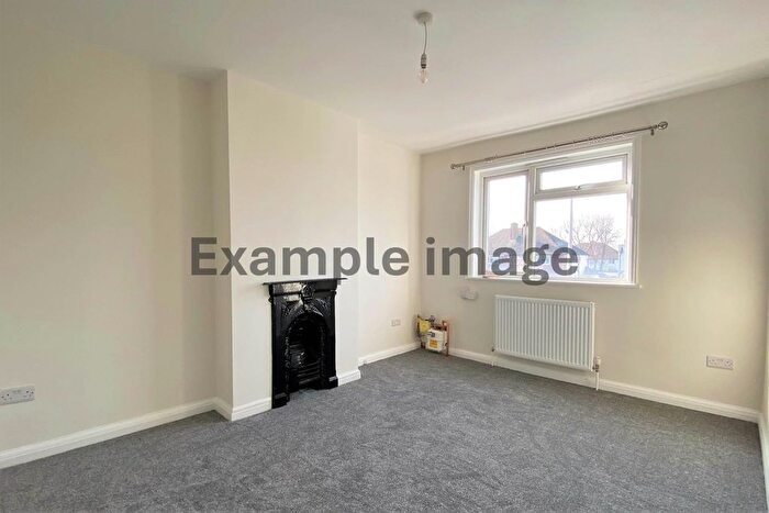 2 Bedroom Flat To Rent In Stonecot Hill, Sutton, SM3